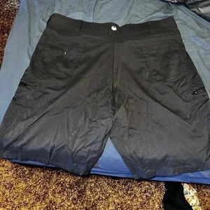 Men’s wrangler cargo shorts size 40